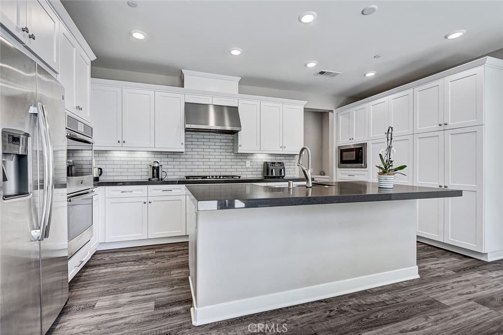 Home at 26 Country Glen, Pomona — photo 1 of 12