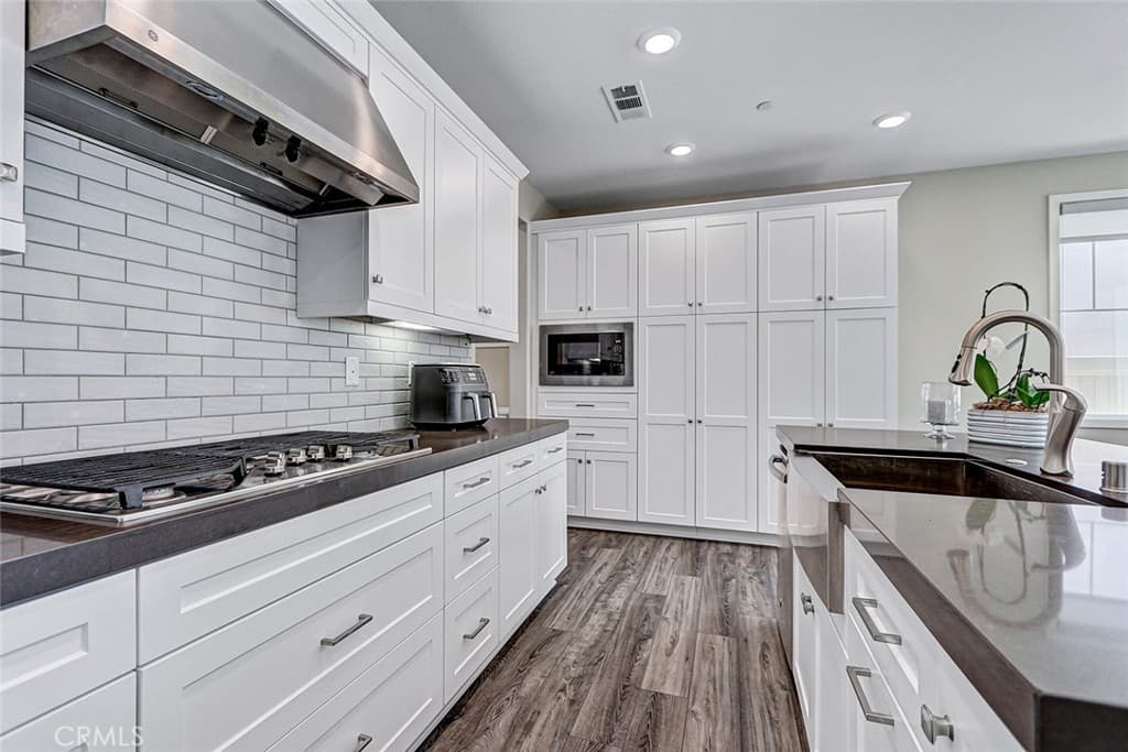 Home at 26 Country Glen, Pomona — photo 4 of 12
