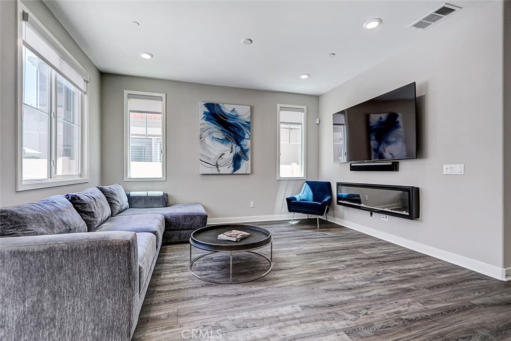 Home at 26 Country Glen, Pomona — photo 10 of 12