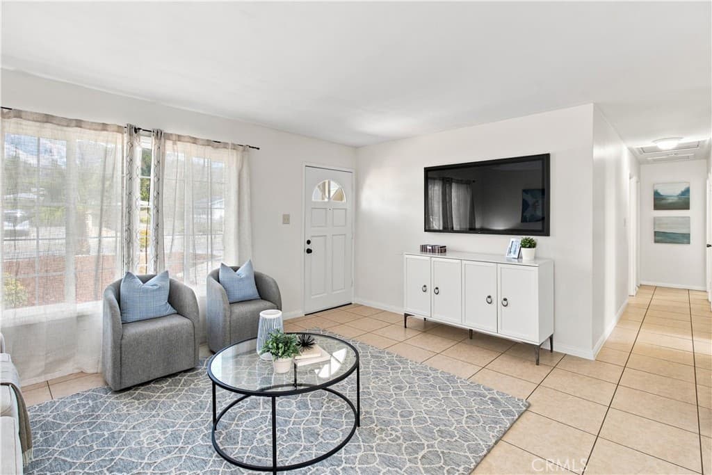 Home at 2584 Fernley Dr, Duarte — photo 5 of 12