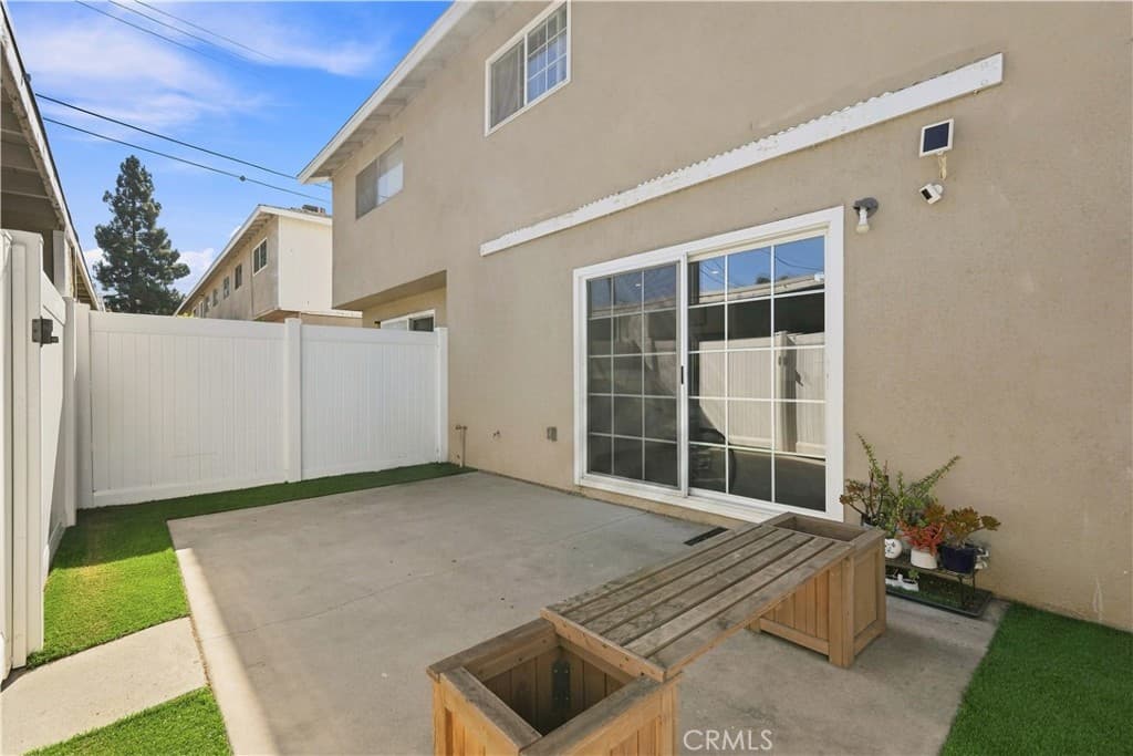 Townhouse at 675 E Lee Place, Azusa — photo 7 of 12