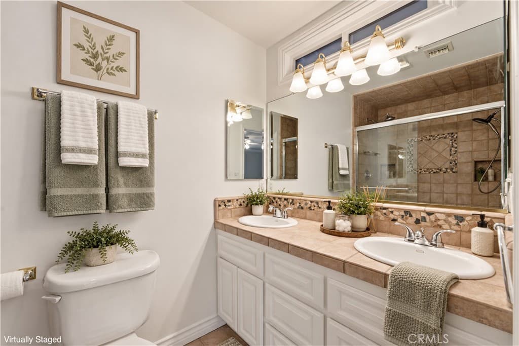 Home at 537 W Whitcomb, Glendora — photo 8 of 12