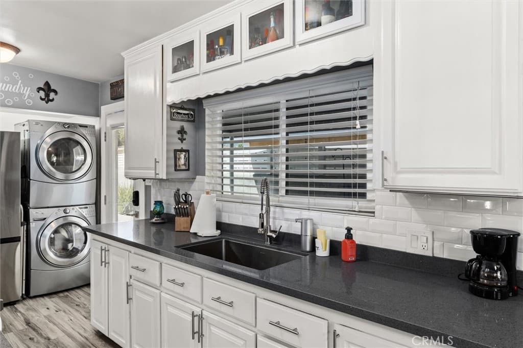 Home at 613 N Louise, Azusa — photo 11 of 12