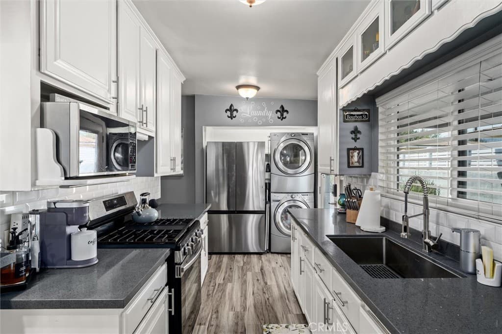 Home at 613 N Louise, Azusa — photo 10 of 12