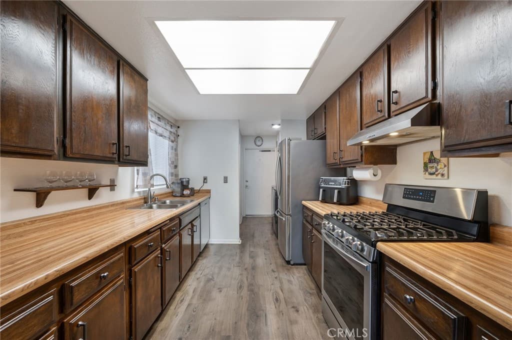 Townhouse at 2389 S Reservoir, Pomona — photo 5 of 12
