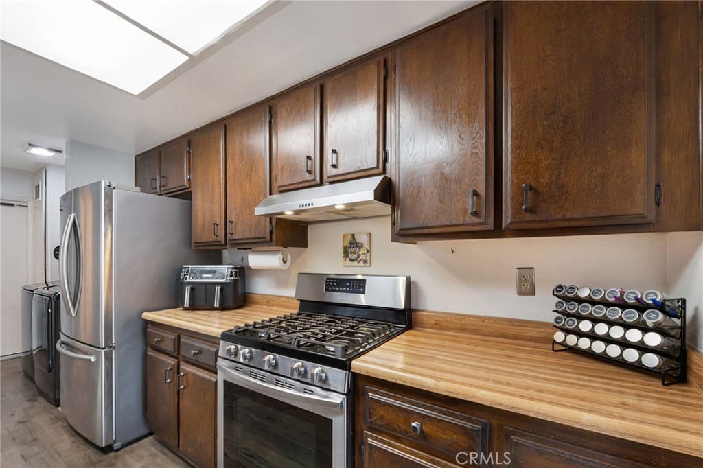 Townhouse at 2389 S Reservoir, Pomona — photo 6 of 12