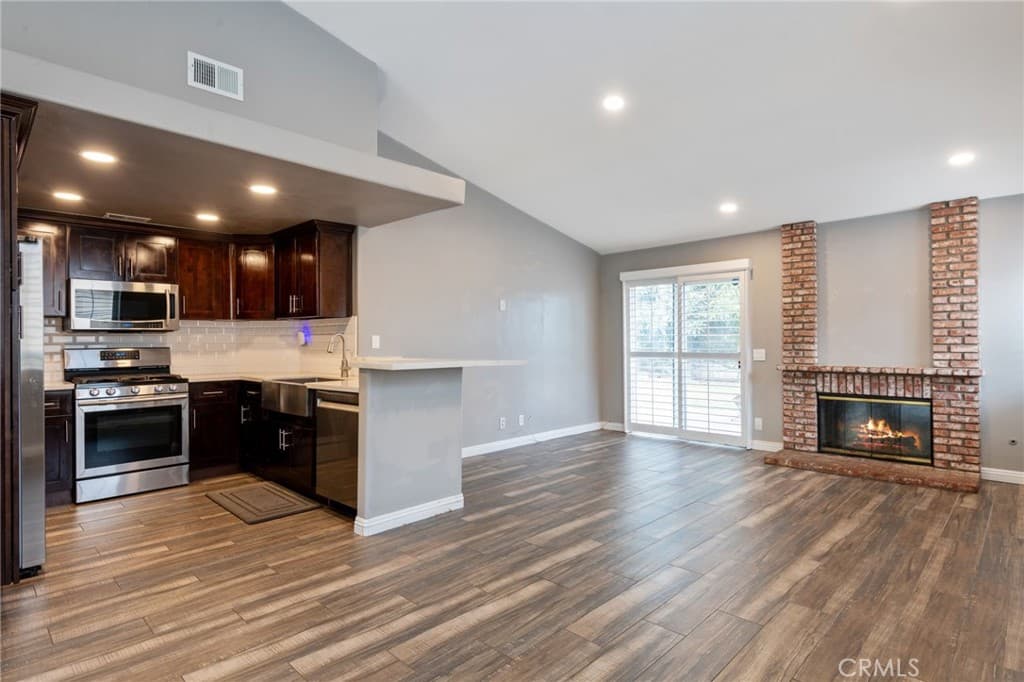 Condo at 895 Arbor Circle, La Verne — photo 7 of 12