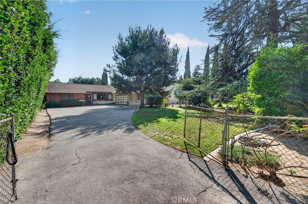 Home at 36 E Longden, Arcadia — photo 3 of 12