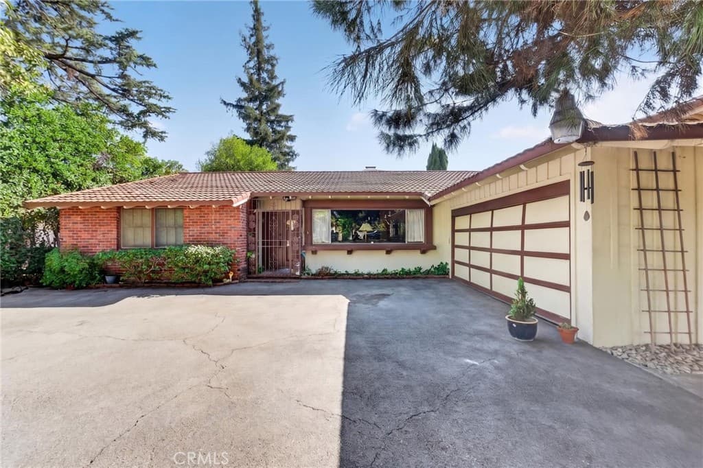 Home at 36 E Longden, Arcadia — photo 5 of 12