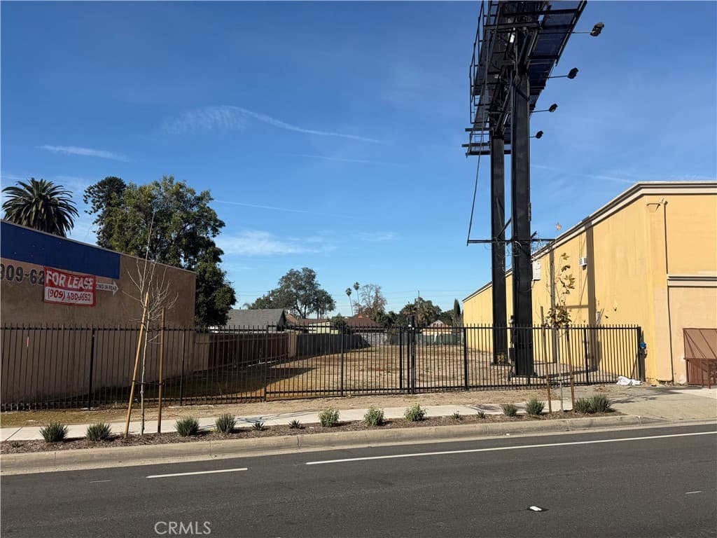 Home at 949 Garey Ave, Pomona — photo 2 of 4