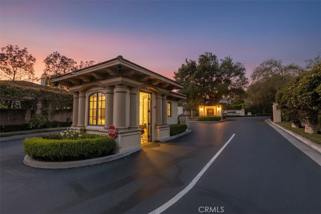Home at 729 Carriage House Dr., Arcadia — photo 3 of 12