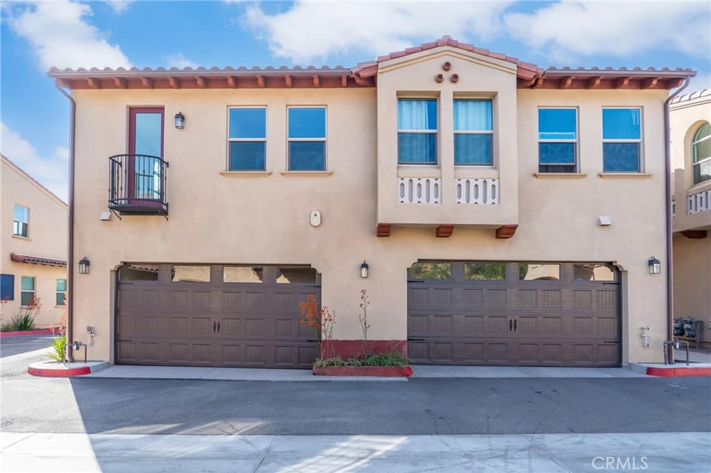 Townhouse at 818 Francesca Dr, Walnut — photo 3 of 12