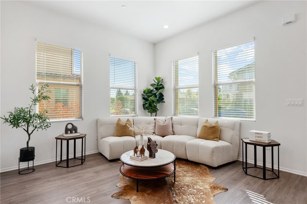 Townhouse at 818 Francesca Dr, Walnut — photo 4 of 12