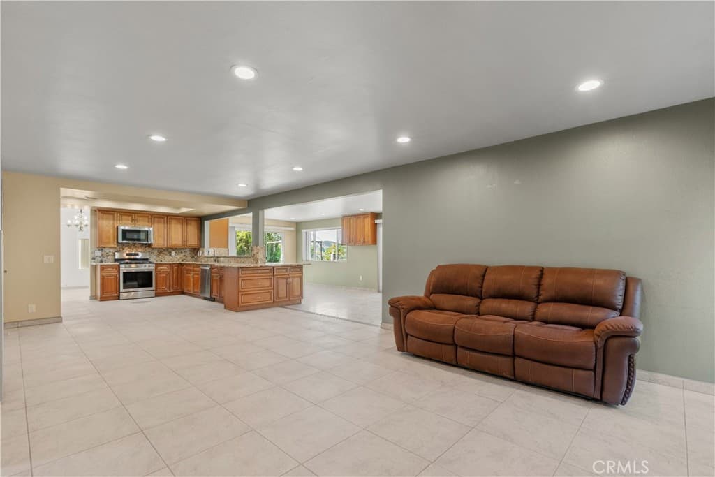 Home at 986 Calle Primavera, San Dimas — photo 11 of 12