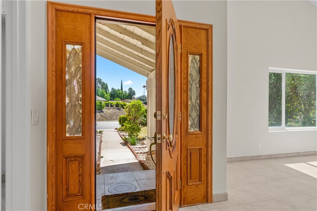 Home at 986 Calle Primavera, San Dimas — photo 3 of 12