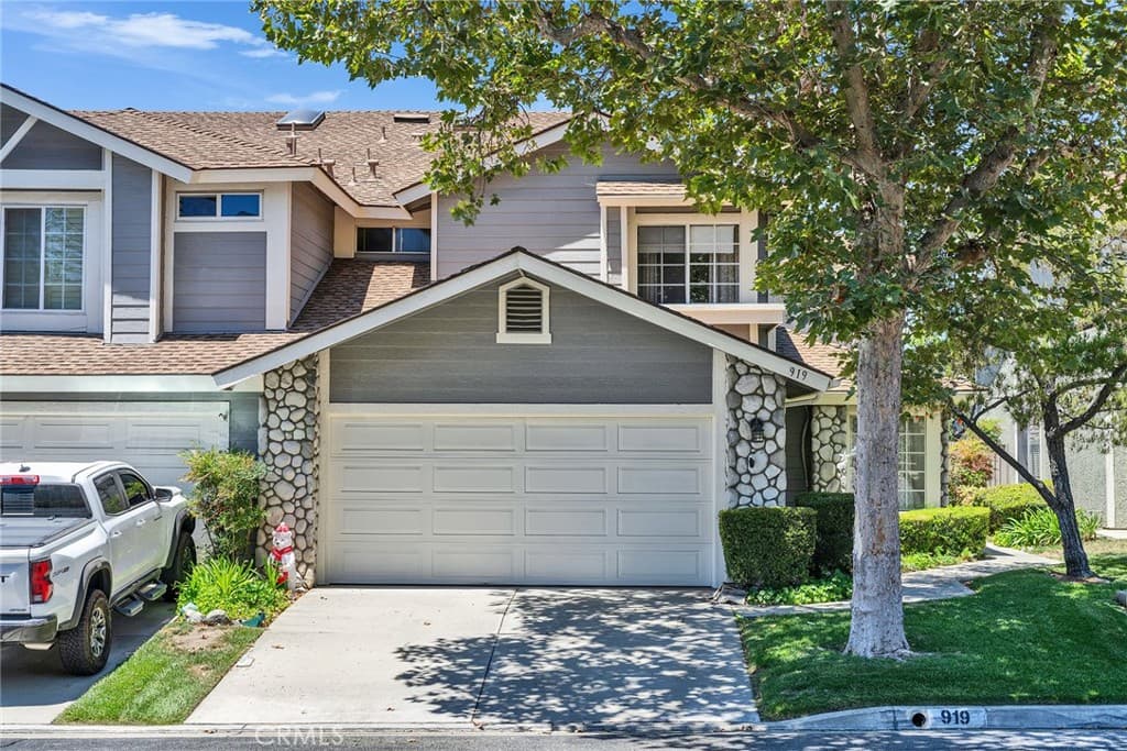 Townhouse at 919 Bidwell, San Dimas — photo 1 of 12