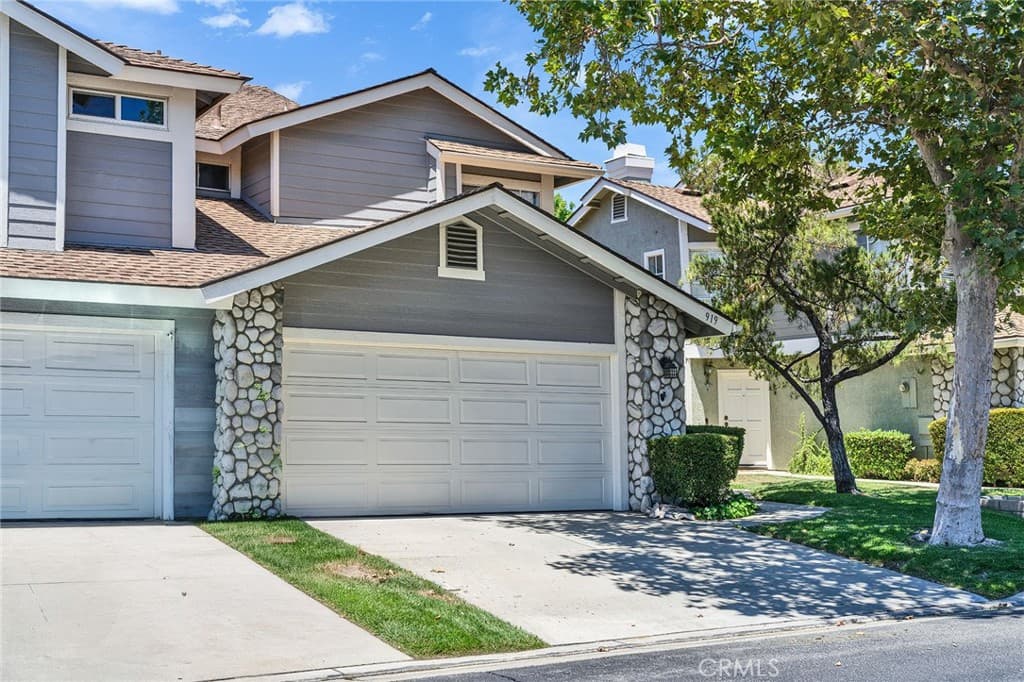 Townhouse at 919 Bidwell, San Dimas — photo 2 of 12