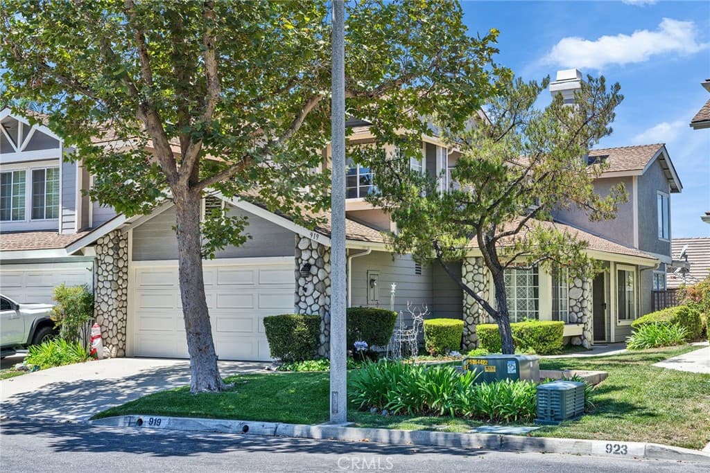 Townhouse at 919 Bidwell, San Dimas — photo 4 of 12