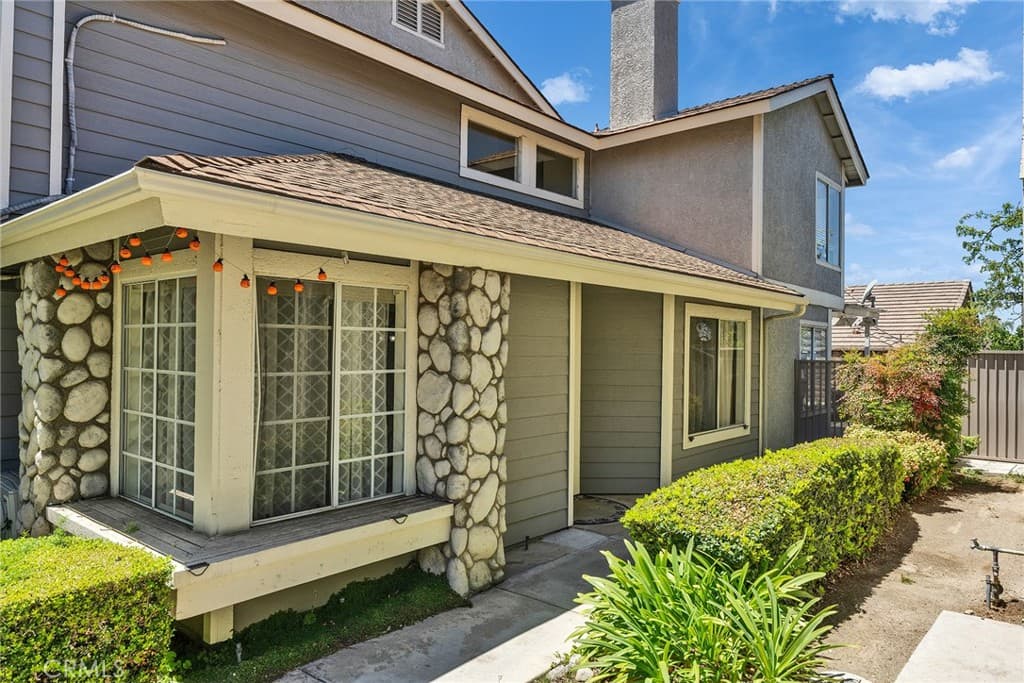 Townhouse at 919 Bidwell, San Dimas — photo 5 of 12