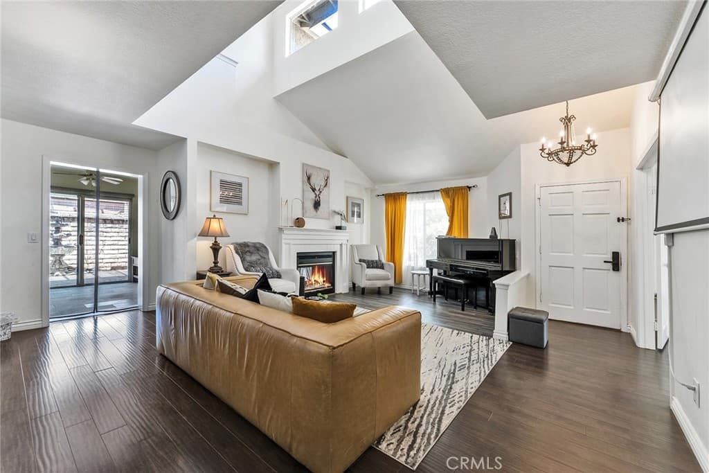 Townhouse at 919 Bidwell, San Dimas — photo 9 of 12