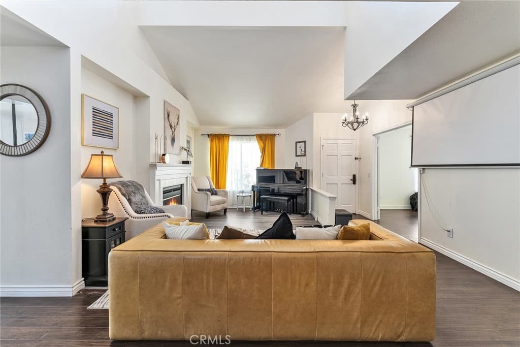 Townhouse at 919 Bidwell, San Dimas — photo 10 of 12