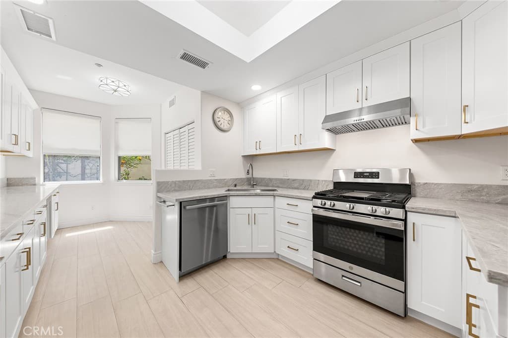 Townhouse at 1116 W Huntington Dr D, Arcadia — photo 8 of 12