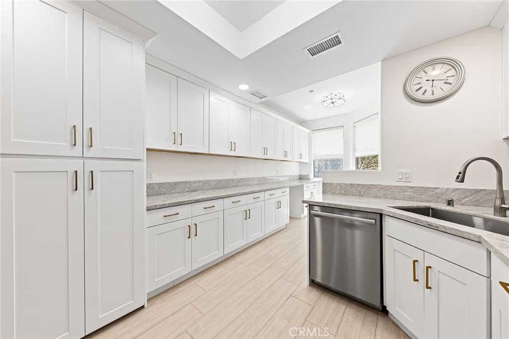Townhouse at 1116 W Huntington Dr D, Arcadia — photo 9 of 12