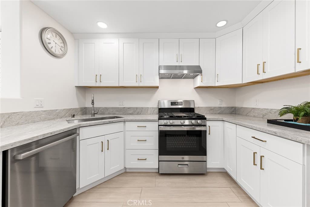 Townhouse at 1116 W Huntington Dr D, Arcadia — photo 10 of 12