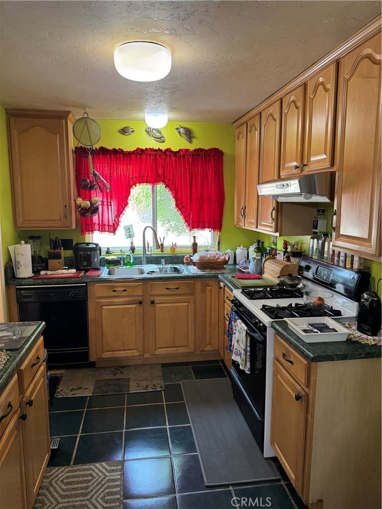 Home at 1669 W Phillips Drive, Pomona — photo 3 of 12