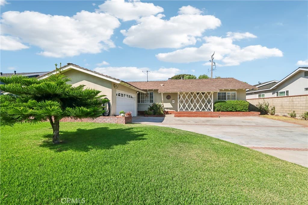 Home at 911 W Lucille Avenue, West Covina — photo 2 of 12