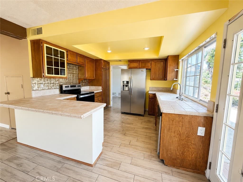 Home at 548 Vista Rambla, Walnut — photo 10 of 12