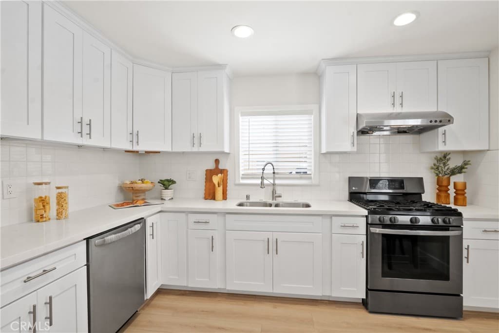 Home at 560 La Seda, La Puente — photo 11 of 12