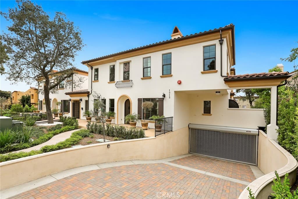 Condo at 1013 Holly Avenue A, Arcadia — photo 2 of 12