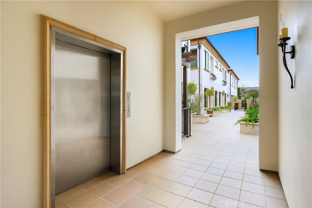 Condo at 1013 Holly Avenue A, Arcadia — photo 4 of 12