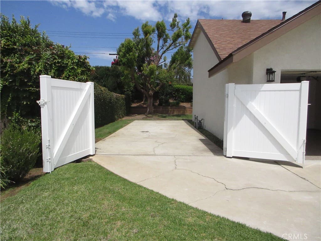 Home at 553 E Bellgrove Street, San Dimas — photo 12 of 12