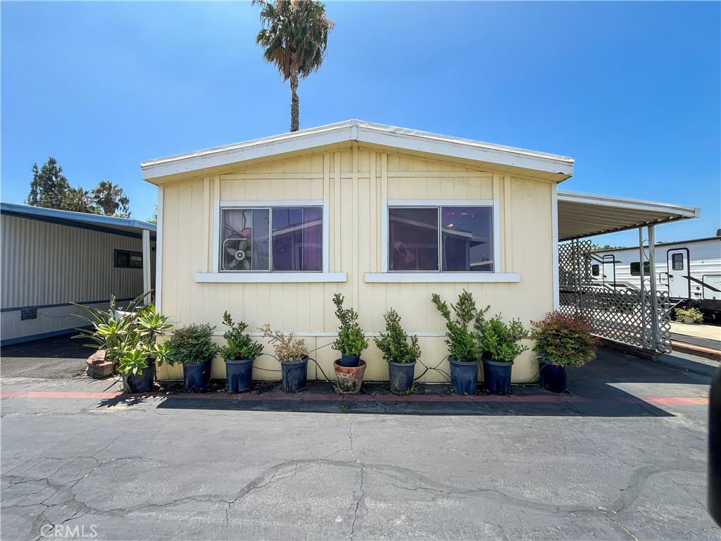 Home at 716 N Grand Avenue H5, Covina — photo 2 of 12