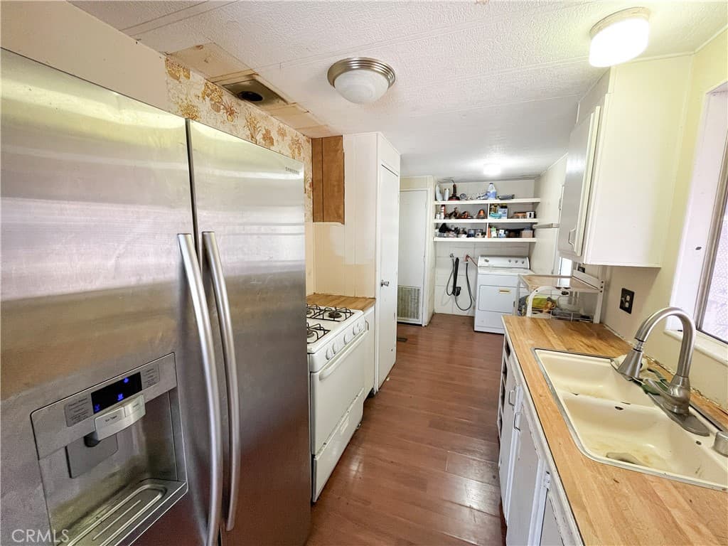 Home at 716 N Grand Avenue H5, Covina — photo 11 of 12