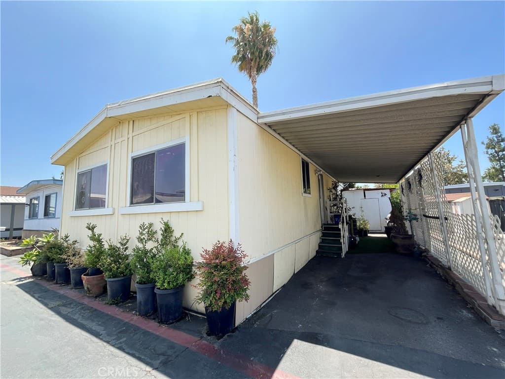 Home at 716 N Grand Avenue H5, Covina — photo 3 of 12