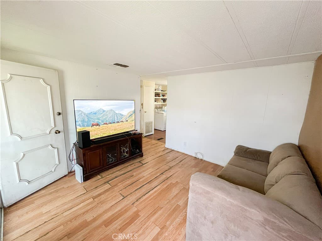 Home at 716 N Grand Avenue H5, Covina — photo 4 of 12
