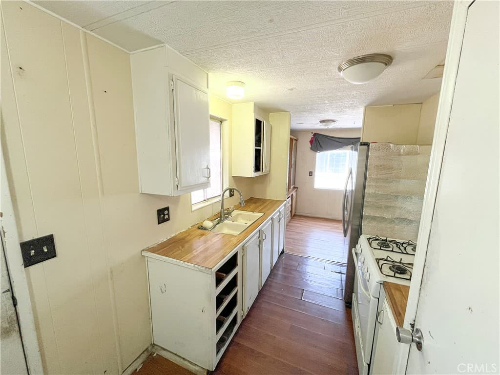 Home at 716 N Grand Avenue H5, Covina — photo 10 of 12