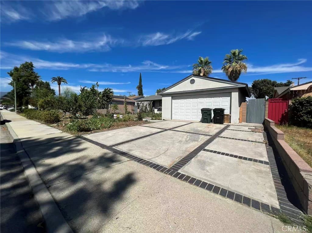 Home at 1522 Densmore Street, Pomona — photo 3 of 12