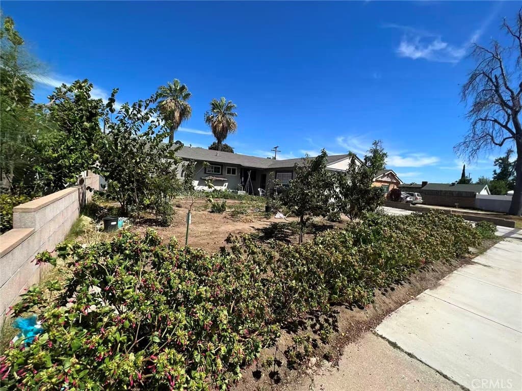 Home at 1522 Densmore Street, Pomona — photo 5 of 12