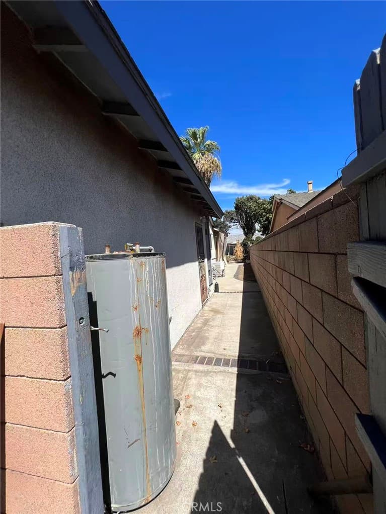 Home at 1522 Densmore Street, Pomona — photo 9 of 12