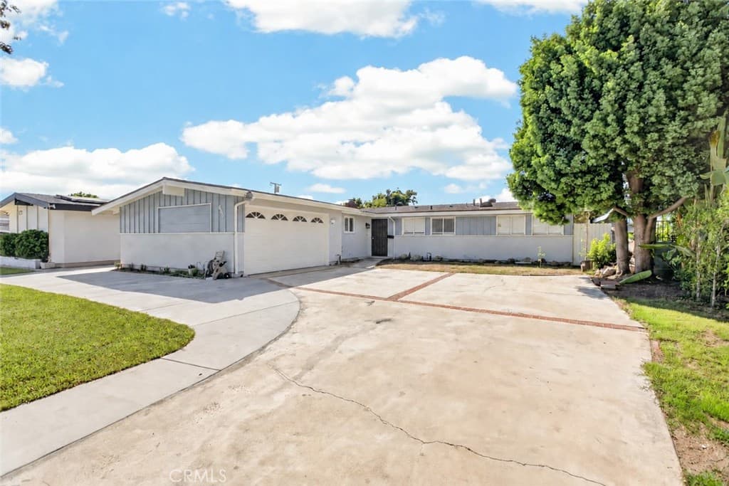 Home at 645 S Eastbury Avenue, Covina — photo 2 of 12