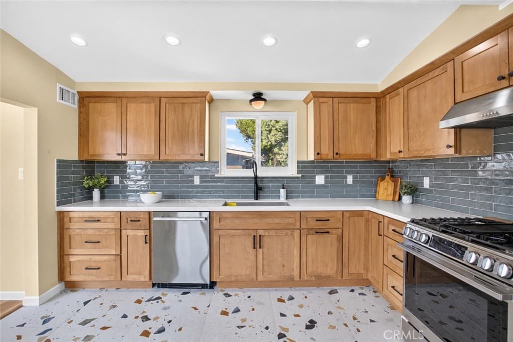 Home at 645 S Eastbury Avenue, Covina — photo 8 of 12