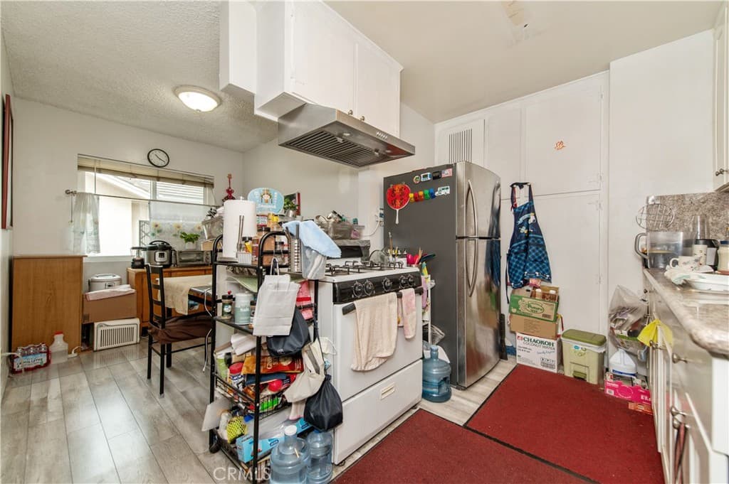 Condo at 1122 W Huntington Drive 9, Arcadia — photo 6 of 12