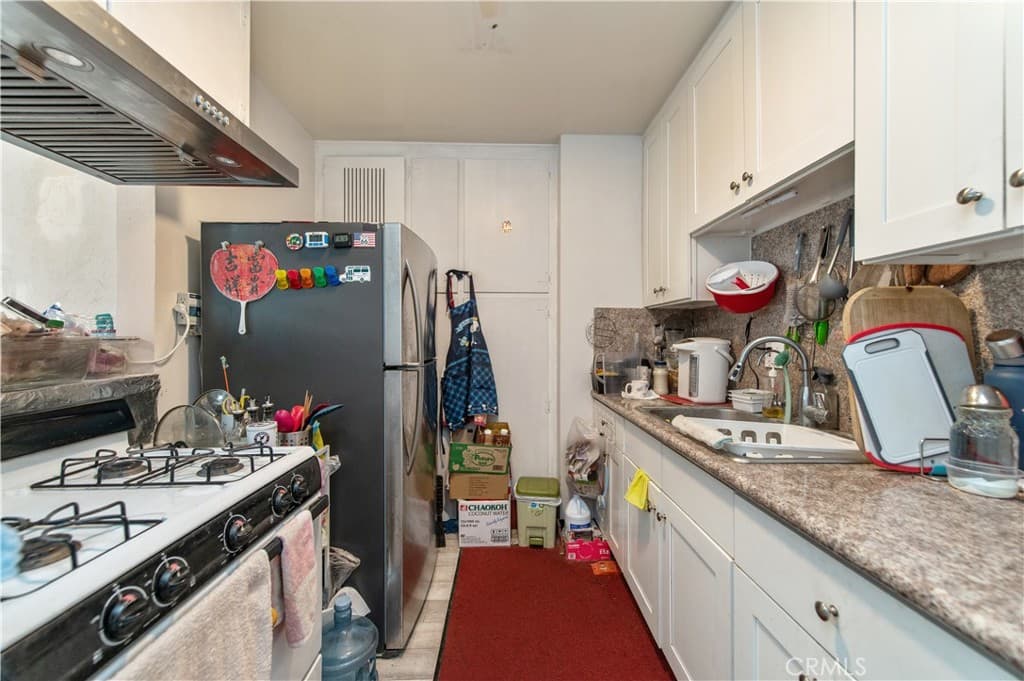 Condo at 1122 W Huntington Drive 9, Arcadia — photo 7 of 12