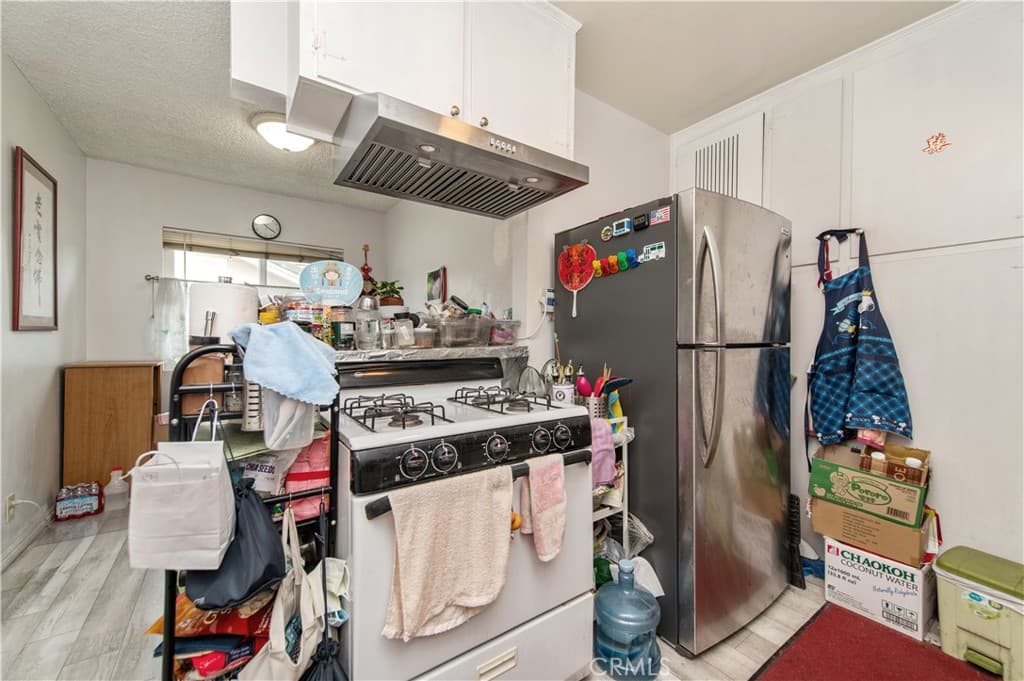 Condo at 1122 W Huntington Drive 9, Arcadia — photo 9 of 12