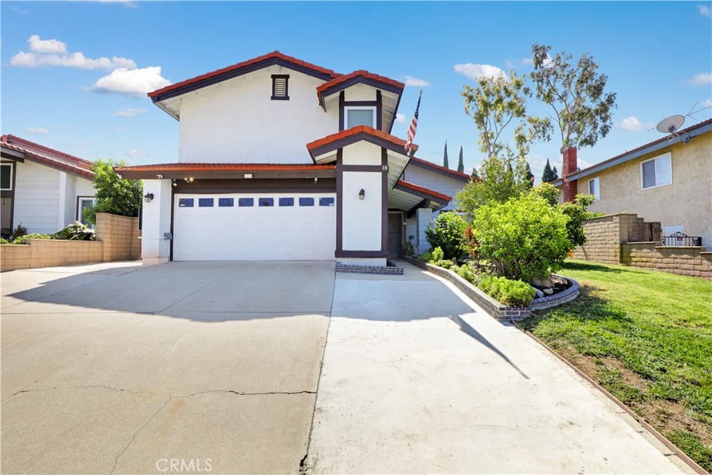 Home at 18 Old Wood Road, Pomona — photo 2 of 12