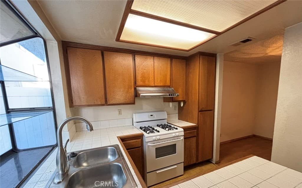 Condo at 13507 Tracy Street B, Baldwin Park — photo 7 of 12